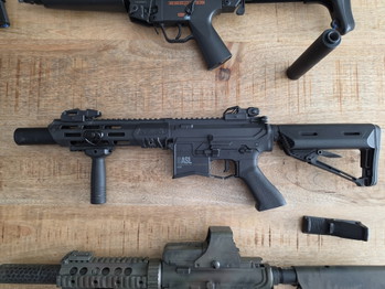 Afbeelding 2 van Te koop: Complete airsoft-collectie inclusief accessoires