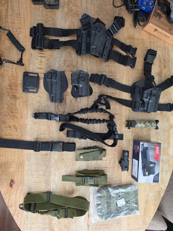 Afbeelding 4 van Te koop: Complete airsoft-collectie inclusief accessoires