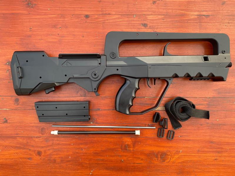 Afbeelding 1 van Spring Powered Famas Softair 0,8 J, ab 18 Jahren