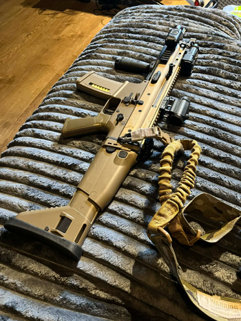Afbeelding 3 van Tokio Marui SCAR L met bijhorende accessoires en gear.