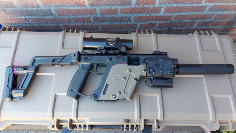 Afbeelding 1 van Zeer complete Krytac Kriss Vector Two Tone als complete set (eventueel met koffer)