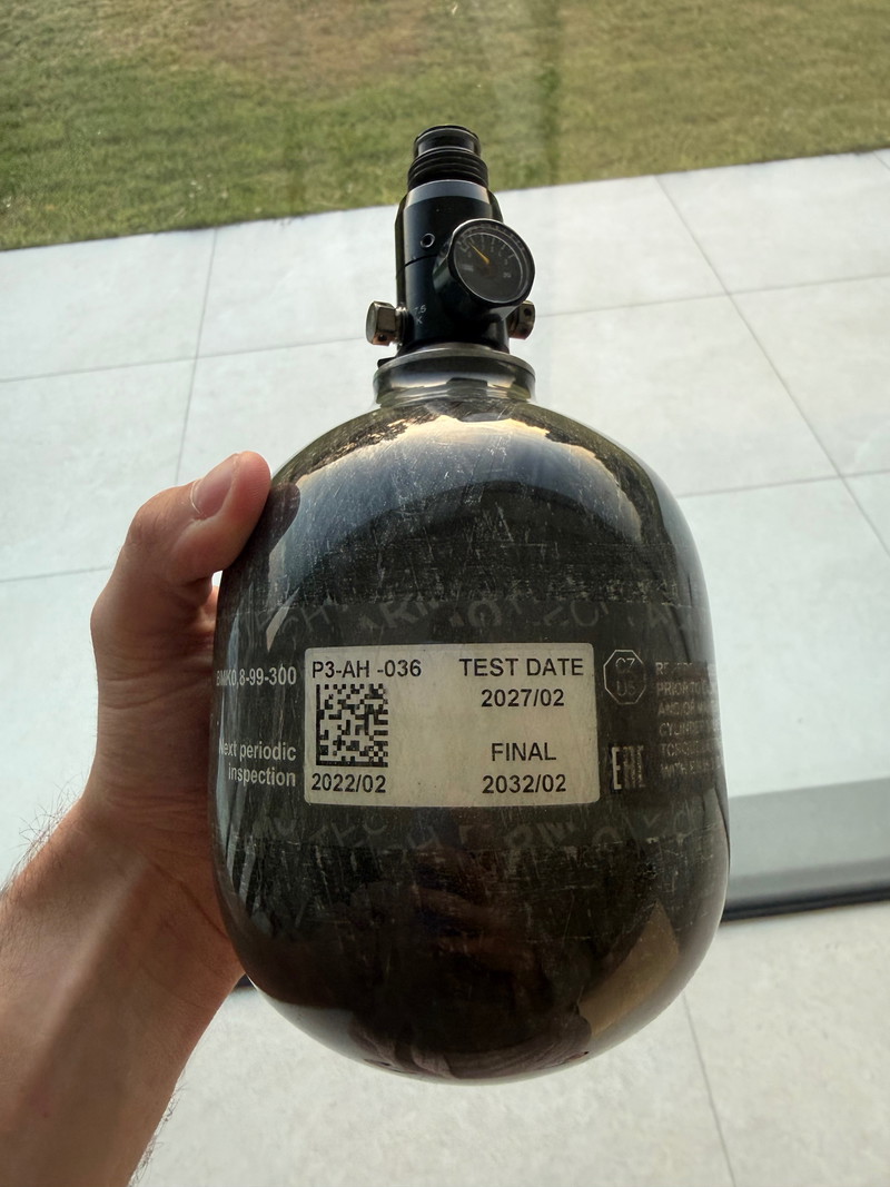 Image 1 for DYE Armotech carbon 0.8l bottle