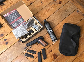 Imagen para Cybergun Colt 1911 - Full Metal with Wooden Grips