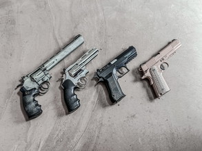 Image for Pakket Pistols & Revolvers