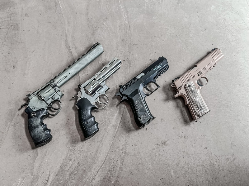 Imagen 1 de Pakket Pistols & Revolvers