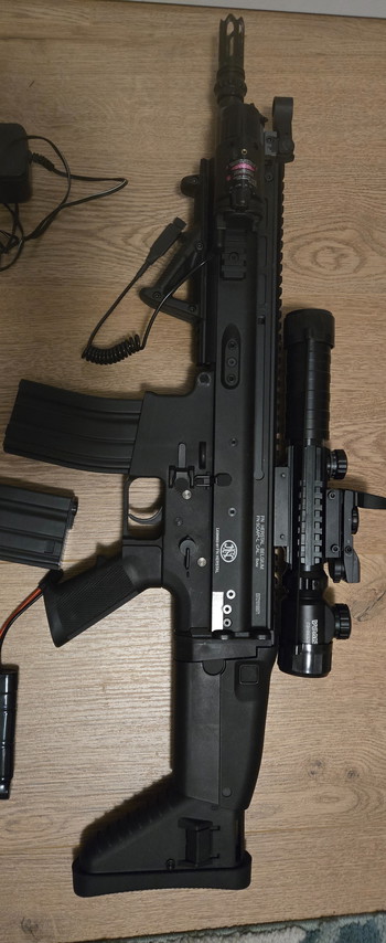 Afbeelding 3 van Scar-L met accessoires