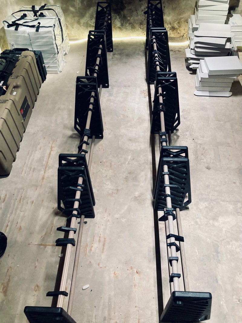 Afbeelding 1 van 8 Racks for your replicas