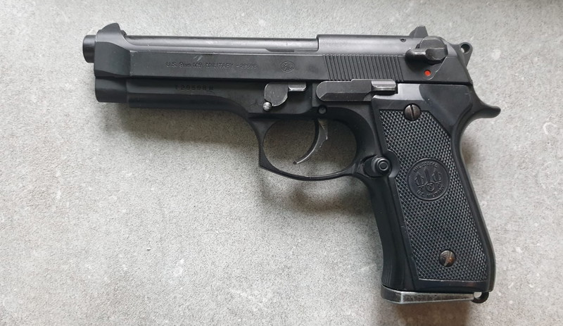 Afbeelding 1 van Tokyo Marui M92F Military met 2 mags ( new in the box)