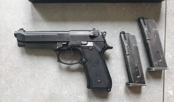 Afbeelding 2 van Tokyo Marui M92F Military met 2 mags ( new in the box)