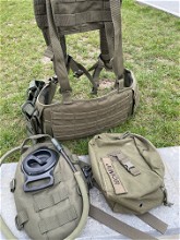 Afbeelding van Invader gear tactical belt met drink bag medic pouch en boonie