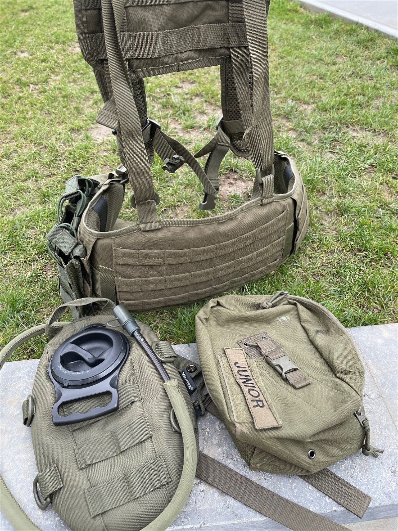 Afbeelding 1 van Invader gear tactical belt met drink bag medic pouch en boonie
