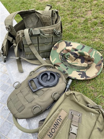 Afbeelding 3 van Invader gear tactical belt met drink bag medic pouch en boonie