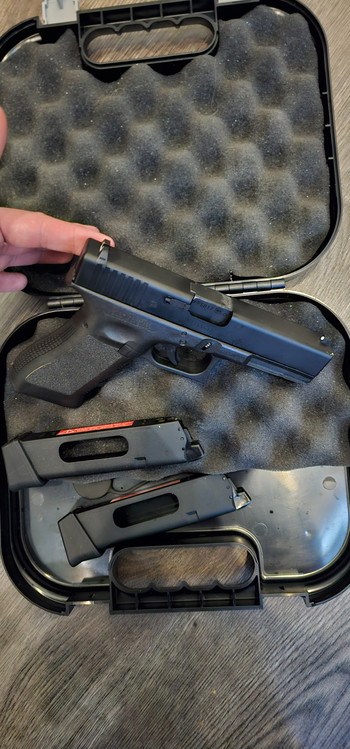 Bild 3 für Glock 17 GEN3 Deluxe | CO2 | Umarex met extra co2 magazijn