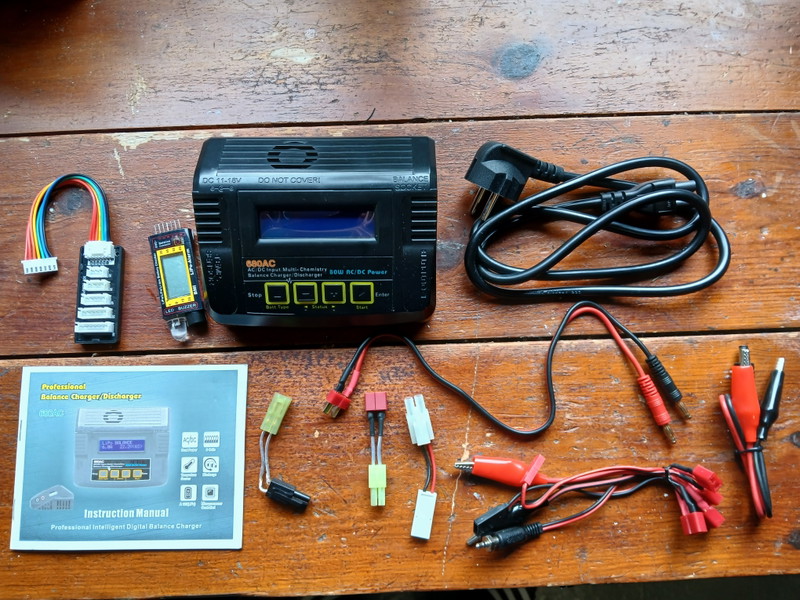 Image 1 for Chargeur Batterie Airsoft LiIon / LiPo / LiFe - NiCd / NiMH - Pb + Testeur Batterie