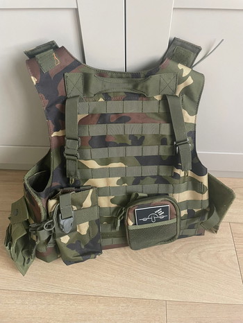 Afbeelding 2 van tactical vest woodlands met speedmags en pouches
