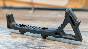 Image 2 for Curved Foregrip / Handstop - Keymod or M - Lok