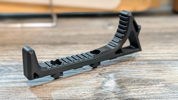 Image 3 for Curved Foregrip / Handstop - Keymod or M - Lok
