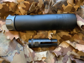 Afbeelding 2 van PTS Griffin supprssor + flashider & Angrygun socom 5.56 QD suppressor