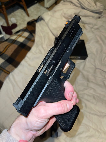 Imagen 3 de Novritsch SSP28 Slit-Slide gbb pistol + extra mags + magwell