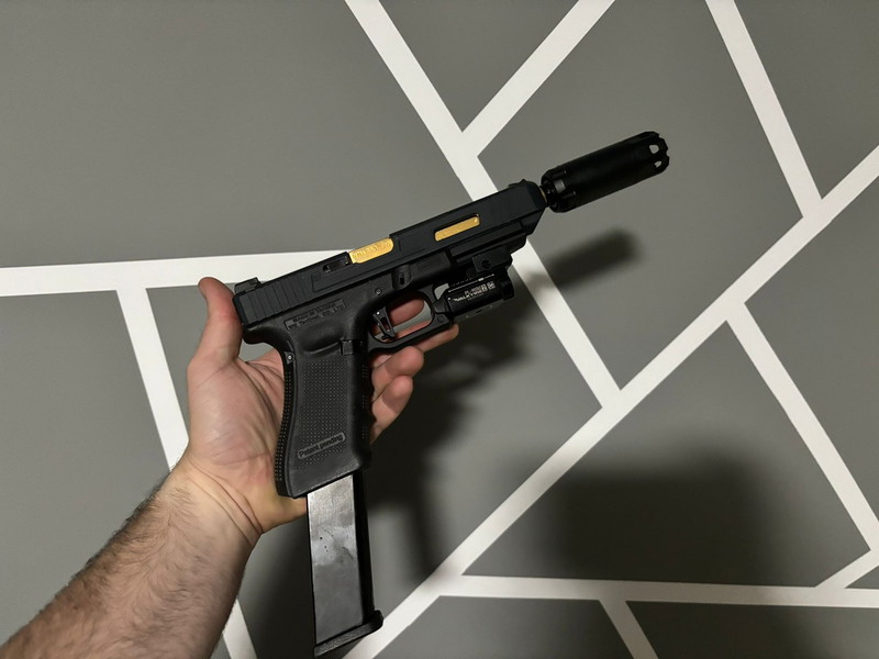 Image 1 for Geüpgraded WE Glock Gen 4 met 1 extended mag