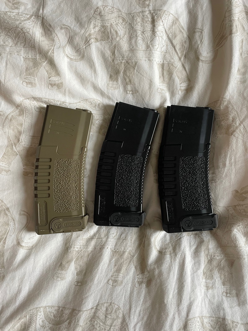 Image 1 for 3 of: 140rd PMG mid-cap magazine for M4/M16 type replicas - black and sand