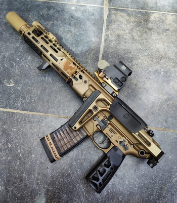 Imagen 2 de CUSTOM - 3D printed vertical skeleton grip + cheekriser voor MCX- SPEAR LT