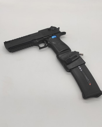 Afbeelding 3 van Desert Eagle Cybergun DE50  HPA converted - M4 magazine adapter