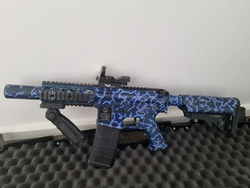 Afbeelding 1 van M4 CQB Custom Paintjob  (moet zsm weg)