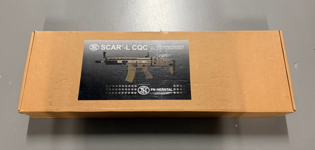 Afbeelding van Wei-ETech FN Herstal SCAR-L Vollmetall Open-Bolt Gas-Blow-Back 6mm BB Tan inklusive umfangreichen Zubehör + milspec Tactical Sling