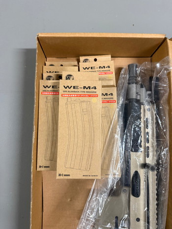 Bild 3 für Wei-ETech FN Herstal SCAR-L Vollmetall Open-Bolt Gas-Blow-Back 6mm BB Tan inklusive umfangreichen Zubehör + milspec Tactical Sling