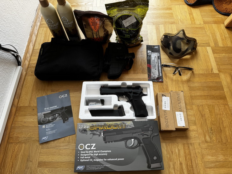 Image 1 pour KJ Works CZ 75 SP-01 Shadow Vollmetall GBB 6mm BB schwarz + Equipment