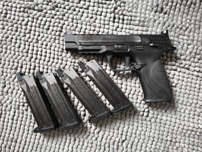 Afbeelding van Tokyo Marui M&P9L PC Ported Met upgrades en 4 magazijnen