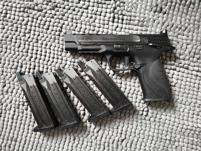 Afbeelding 1 van Tokyo Marui M&P9L PC Ported Met upgrades en 4 magazijnen