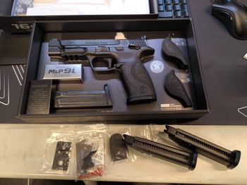 Afbeelding 2 van Tokyo Marui M&P9L PC Ported Met upgrades en 4 magazijnen