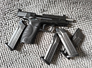 Afbeelding 3 van Tokyo Marui M&P9L PC Ported Met upgrades en 4 magazijnen