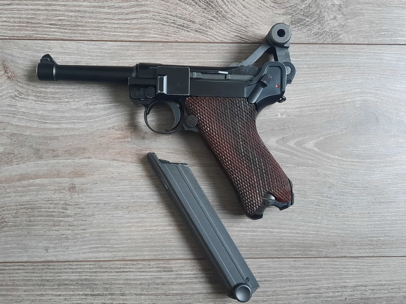 Image 1 pour WE Luger p08 Custom Wooden grips GBB