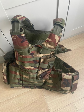 Afbeelding 2 van tactical vest woodlands met speedmags en pouches
