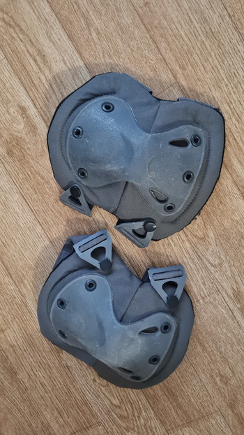 Afbeelding 2 van Invadergear kneepads Grijs