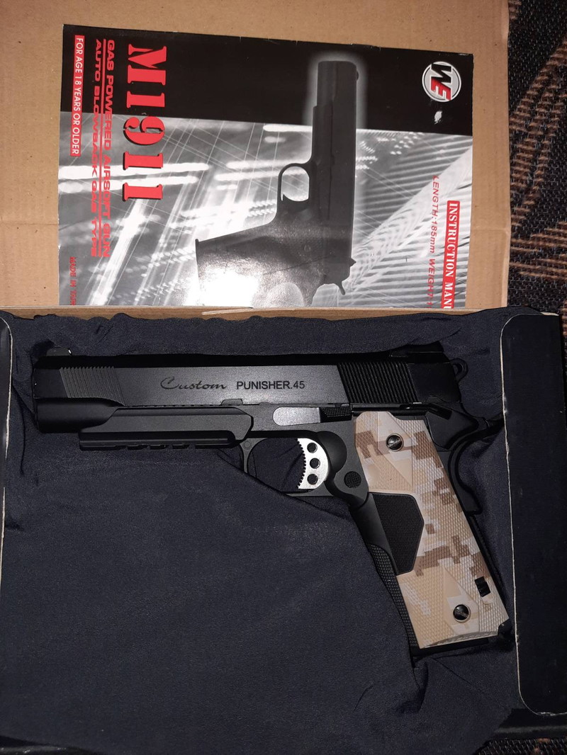 Bild 1 für WE 1911 Custom Punisher, MEU style GBB, tarn-Griffe / camouflage grips + laser (defekt / defective)