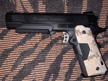 Bild 3 für WE 1911 Custom Punisher, MEU style GBB, tarn-Griffe / camouflage grips + laser (defekt / defective)