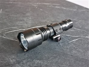 Afbeelding van Weaponlight / flashlight voor je replica met mount