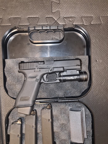 Afbeelding 3 van Glock 17 gen 5 met 4 magazijnen en meer