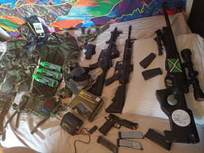 Imagen para Volledige Airsoft collectie te koop - Sniper, CM M4, Delta Armory M4, Tokyo Marui 5.1 Hi-Capa Gold Match, Magazines, Batterijen, Gear, Goggles (over bril), Oplader, Greengas, BB's, etc.