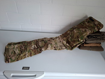 Bild 2 für Claw gear - broeken en combatshirts