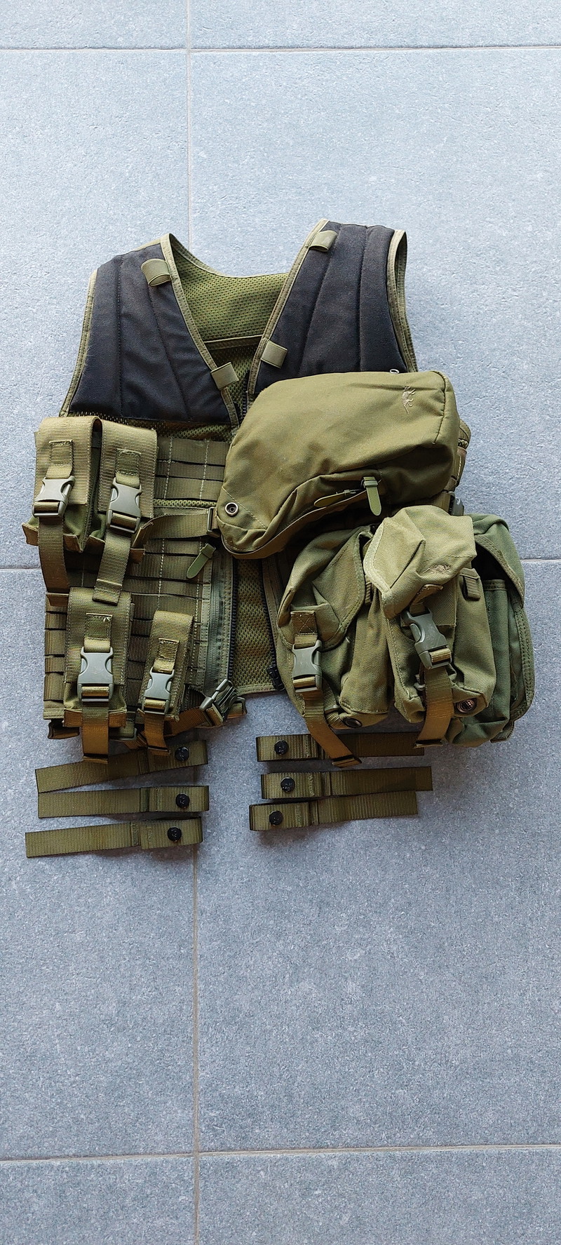 Image 1 for TT Base vest OD met pouches