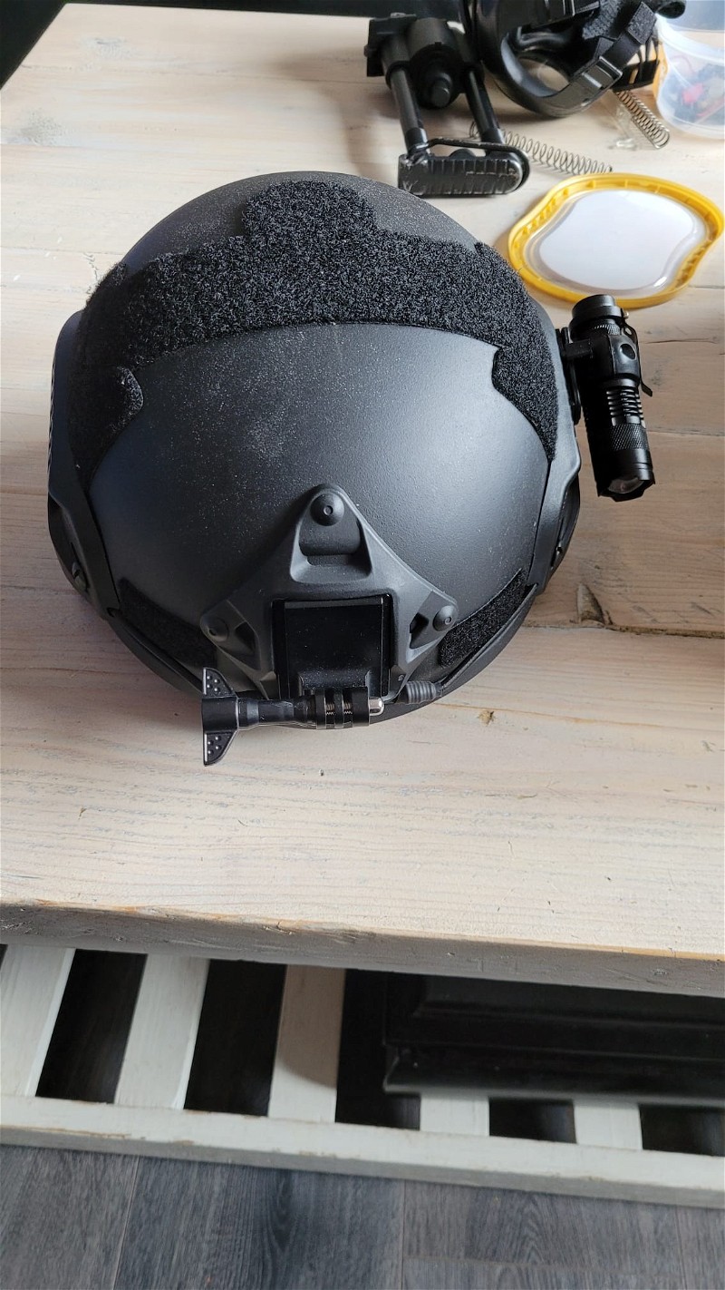 Afbeelding 1 van EMS helmet met lamp en go pro adapter + afstelbare binnenkant