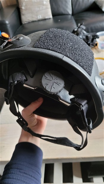 Afbeelding 3 van EMS helmet met lamp en go pro adapter + afstelbare binnenkant