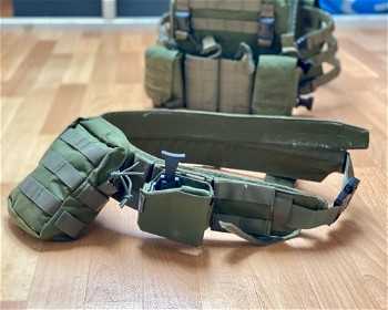 Image 2 for Warrior Assault Systems OD set; Recon plate carrier (pathfinder) en combat belt (Low Profile, Direct Action mk1) met diverse (extra) pouches en camelbak.