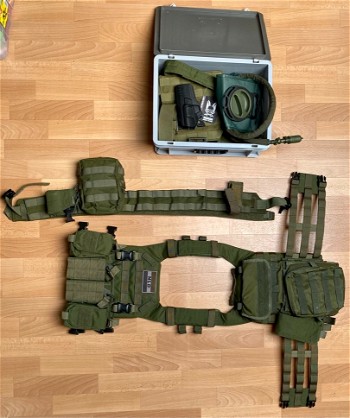 Image 4 for Warrior Assault Systems OD set; Recon plate carrier (pathfinder) en combat belt (Low Profile, Direct Action mk1) met diverse (extra) pouches en camelbak.