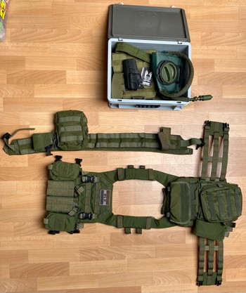 Image 4 for Warrior Assault Systems OD set; Recon plate carrier (pathfinder) en combat belt (Low Profile, Direct Action mk1) met diverse (extra) pouches en camelbak.